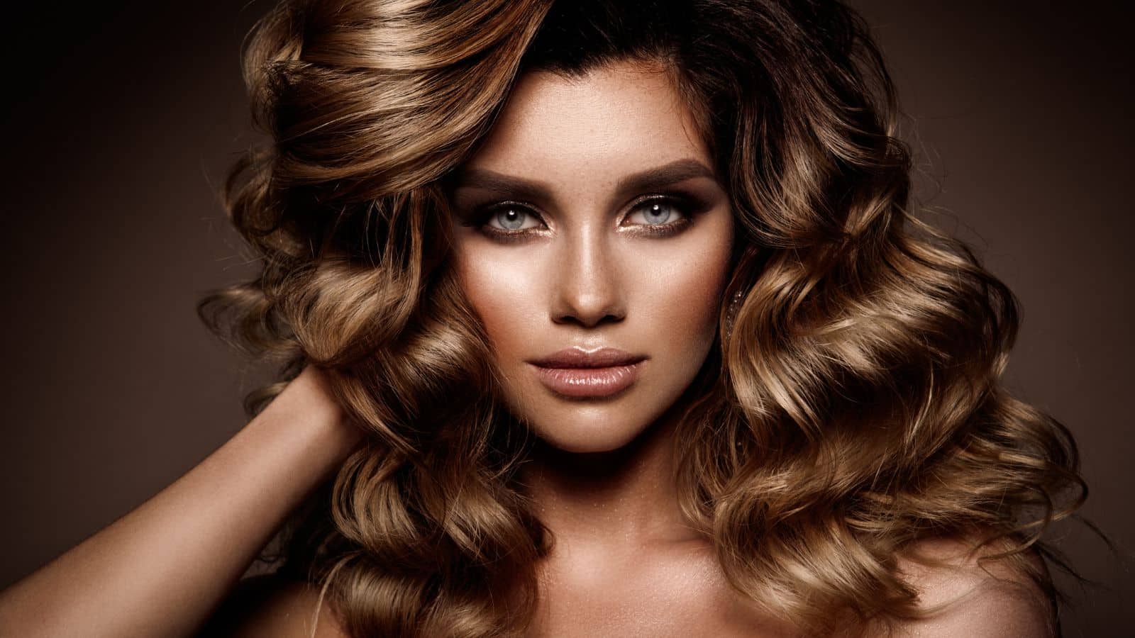 Types of lighting and their effects on hair