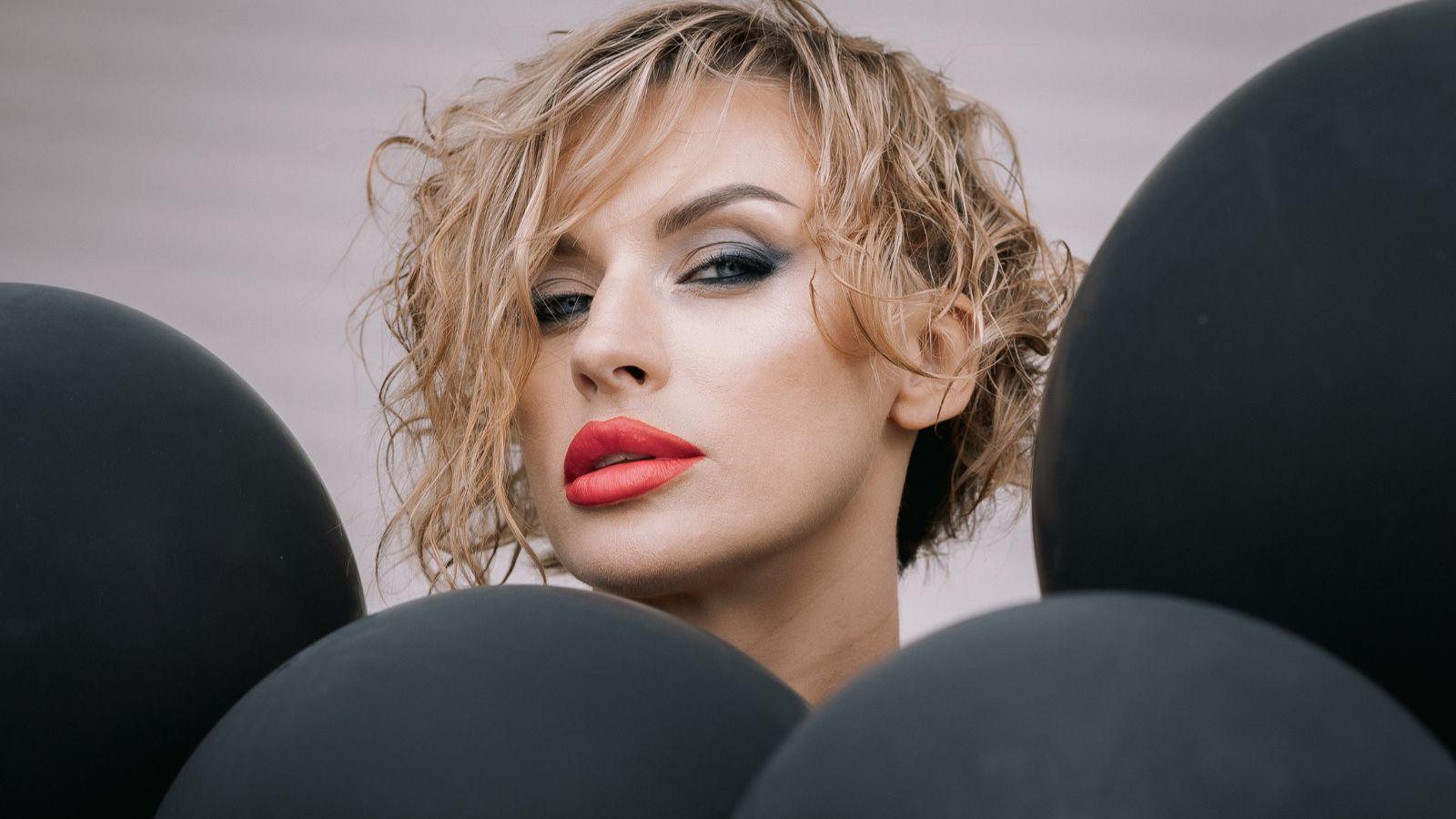 Textured Layers Hair Style for Short Hair